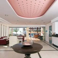 Отель Golden Bay интерьер отеля