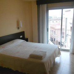 Отель Hostal Sant Sadurní комната для гостей