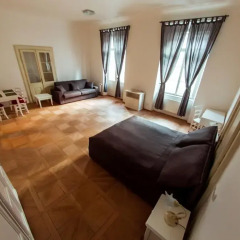 Апартаменты Three Golden Crowns Apartments Апартаменты