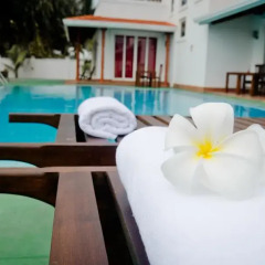 Отель Aaron Beach Villa спа