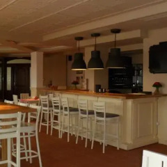 Апартаменты Cedar Lodge 3/4 Self-Catering Apartments Банско гостиничный бар
