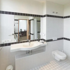 AZIMUT Hotel Munich 3* Улучшенный номер с различными типами кроватей фото 4