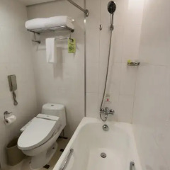 Отель Holiday Inn Shanghai Hongqiao Central 4* Улучшенный номер с различными типами кроватей фото 3
