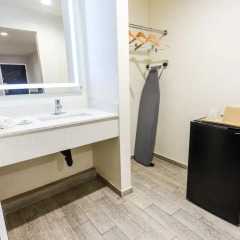 Отель Hollywood Inn Express LAX 2* Стандартный номер с различными типами кроватей фото 8