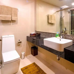 Отель At The Tree Condominium Phuket Номер Делюкс с двуспальной кроватью фото 13