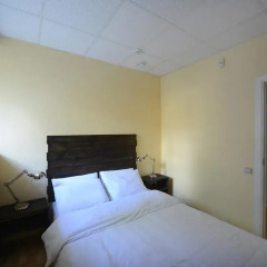 Good Dreams Hostel Стандартный номер с двуспальной кроватью (общая ванная комната) фото 6