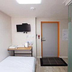 Starria Hostel Стандартный номер с 2 отдельными кроватями фото 6