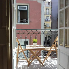 Отель Lisbon Historic Center Apartments Португалия, Лиссабон - отзывы, цены и фото номеров - забронировать отель Lisbon Historic Center Apartments онлайн балкон