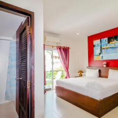 Отель Baan Yuyen Karon Guesthouse 2* Улучшенный номер разные типы кроватей фото 48