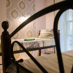 Хостел Trinity & Tours Кровать в общем номере с двухъярусной кроватью фото 18