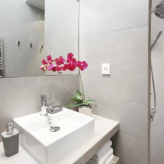 Отель The Residence - Luxury 3 Bedrooms flat Le Louvre ванная