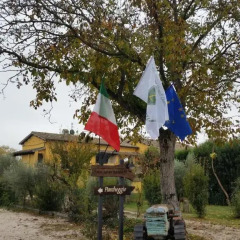 Отель Agriturismo Lustrinu Сполето приотельная территория
