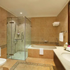 Отель Hilton Al Hamra Beach & Golf Resort 5* Стандартный номер с различными типами кроватей фото 4
