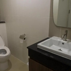 Апартаменты Modernbright Service Apartment Бангламунг ванная