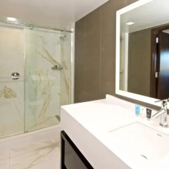 Отель Beverly Hills Marriott ванная фото 2
