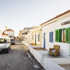 Отель Balili Surf House парковка