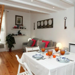 Отель Alfama Yellow House 2* Апартаменты с различными типами кроватей фото 41