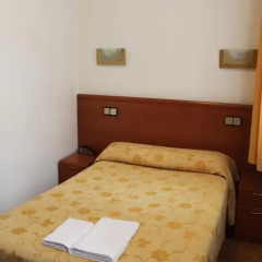 Отель Hostal Jerez Стандартный номер с различными типами кроватей фото 8
