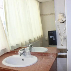 Отель Floris Hotel Arlequin Grand-Place Бельгия, Брюссель - - забронировать отель Floris Hotel Arlequin Grand-Place, цены и фото номеров ванная фото 2