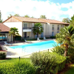 Отель Hôtel Résidence Les Pins Galants Toulouse-Tournefeuille Франция, Турнефёй - отзывы, цены и фото номеров - забронировать отель Hôtel Résidence Les Pins Galants Toulouse-Tournefeuille онлайн бассейн фото 2