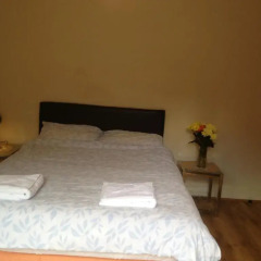 The Crystal Lodge Hotel 2* Стандартный номер с 2 отдельными кроватями (общая ванная комната)