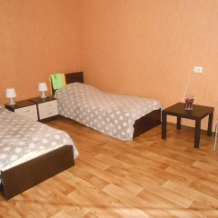 Hostel Skazka In Tolmachevo Кровати в общем номере с двухъярусными кроватями