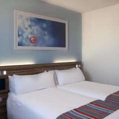 Отель Travelodge Barcelona Poblenou Стандартный номер с различными типами кроватей фото 11