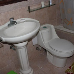 Отель Shirley's Beach Place ванная