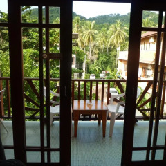 Отель Sun Smile Lodge Koh Tao Таиланд, Остров Тау - отзывы, цены и фото номеров - забронировать отель Sun Smile Lodge Koh Tao онлайн балкон