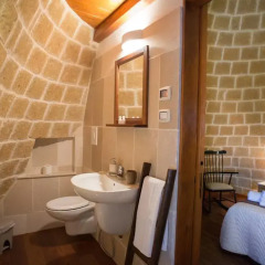 Отель Grandi Trulli Bed & Breakfast Альберобелло ванная фото 2