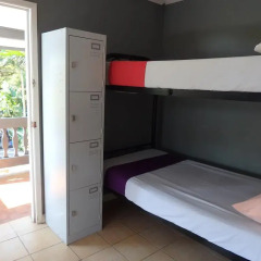 Bluewater Lodge - Hostel сейф в номере