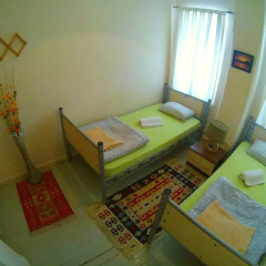 Levanten Hostel Стандартный номер 2 отдельные кровати (общая ванная комната)