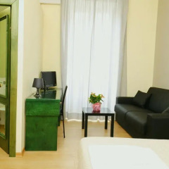 Hotel Suisse Genova 2* Стандартный номер с двуспальной кроватью (общая ванная комната)