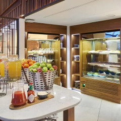 Отель DoubleTree By Hilton London Excel питание фото 2