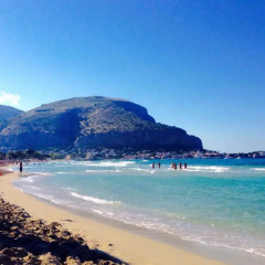 Отель La sirena sul mare di Mondello Италия, Палермо - отзывы, цены и фото номеров - забронировать отель La sirena sul mare di Mondello онлайн пляж
