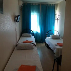 Гостиница Inn Apelsin в Краснодаре 4 отзыва об отеле, цены и фото номеров - забронировать гостиницу Inn Apelsin онлайн Краснодар комната для гостей фото 5