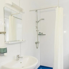 Отель Palmers Lodge Hillspring At Willesden Green Великобритания, Лондон - 2 отзыва об отеле, цены и фото номеров - забронировать отель Palmers Lodge Hillspring At Willesden Green онлайн ванная фото 2