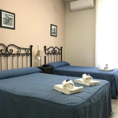 Отель Hostal El Pilar Стандартный номер с двуспальной кроватью фото 30
