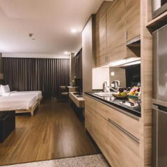Отель Adelphi Suites Bangkok 4* Апартаменты с разными типами кроватей фото 8