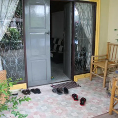 Отель House Near Beach балкон