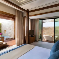 Отель Avista Hideaway Phuket Patong, MGallery by Sofitel 5* Улучшенный номер с двуспальной кроватью