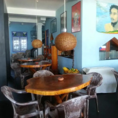 Отель Main Reef Guest House Хиккадува питание