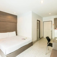 Отель The Fifth Residence 3* Улучшенный номер с двуспальной кроватью