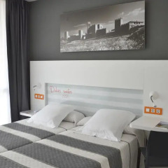 Hotel Elvilla Castejon 3* Улучшенный номер с различными типами кроватей фото 5