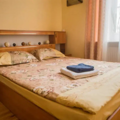 Altera Hostel Стандартный семейный номер с двуспальной кроватью (общая ванная комната) фото 3