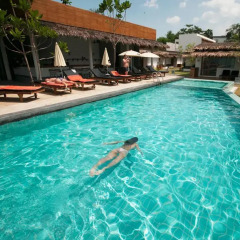 Отель Escape Beach Resort бассейн фото 3