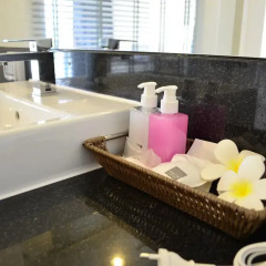 Отель Chic Residences at Karon Beach 2* Студия с различными типами кроватей фото 7