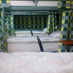 DimAL Hostel Almaty Кровать в мужском общем номере двухъярусные кровати фото 6