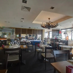 Отель Najeti Hôtel du Golf гостиничный бар