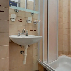 Отель Pod Grotem Польша, Варшава - отзывы, цены и фото номеров - забронировать отель Pod Grotem онлайн ванная фото 2